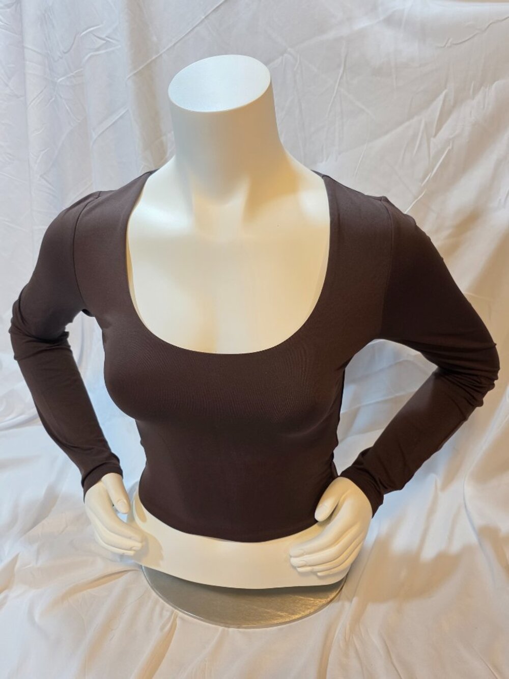 EUC Aritzia Babaton Contour Scoopneck Longsleeve - Mocha Brown Size M - Picture 3 of 8